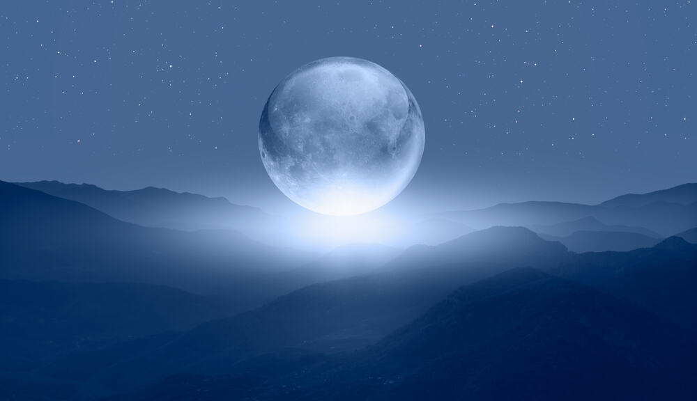 10 Steps To Manifest With Moon Water