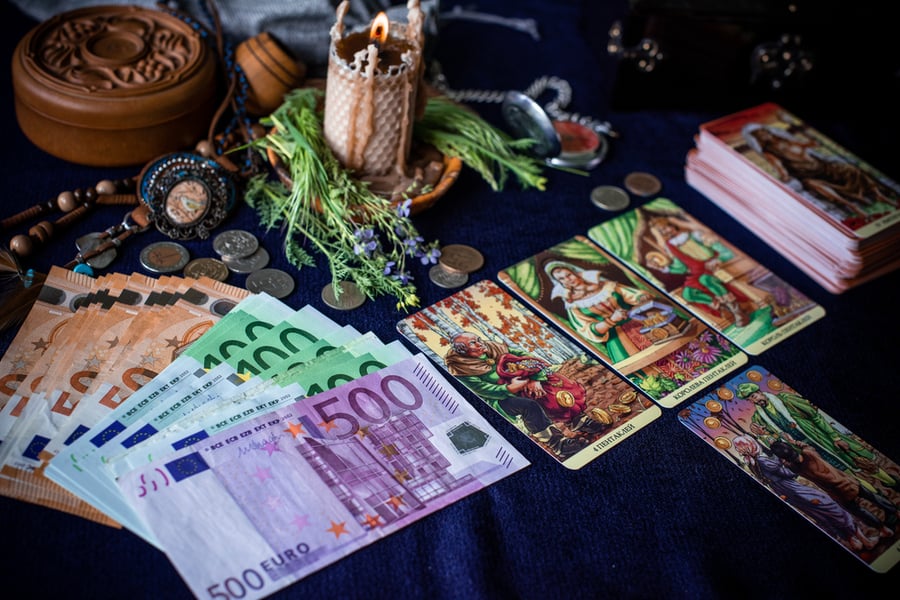 How Much Do Tarot Readers Make