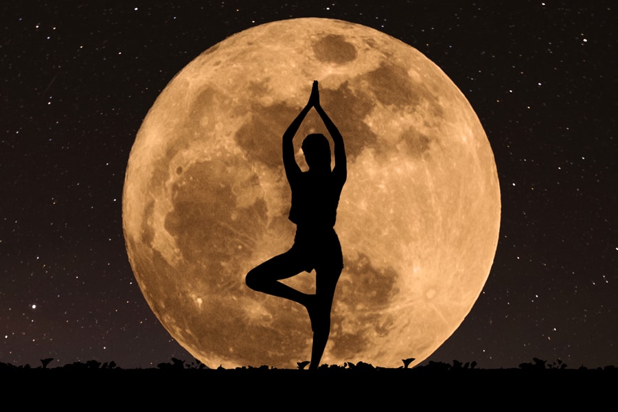 How To Manifest On A Full Moon
