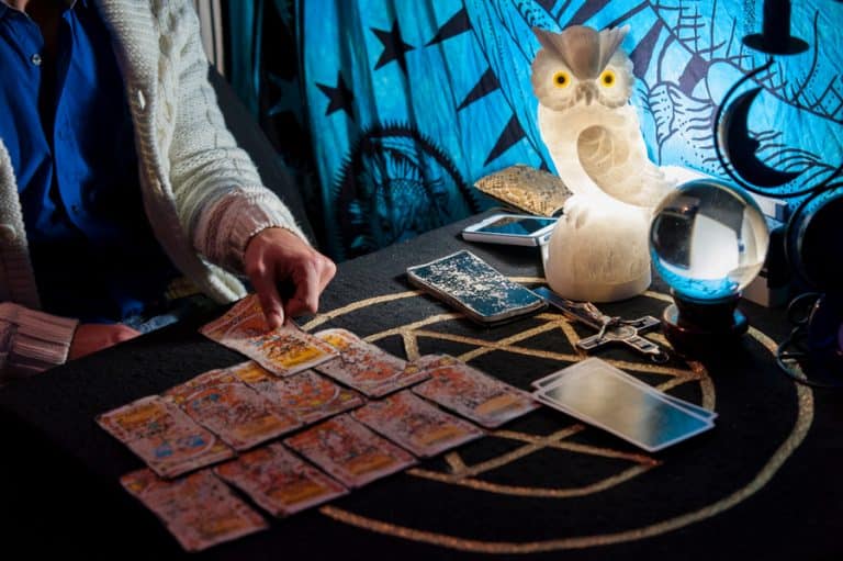 5 Bad Tarot Cards for Love (& Their Negative Meanings) LeadByStars