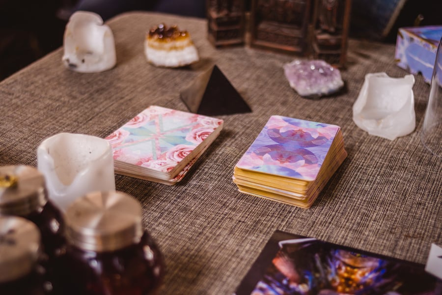 Difference Between Oracle And Tarot Cards