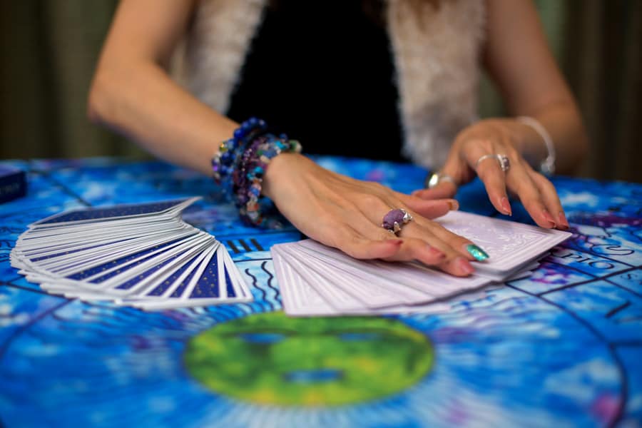 Step-By-Step Guide To Use Oracle Cards With Tarot